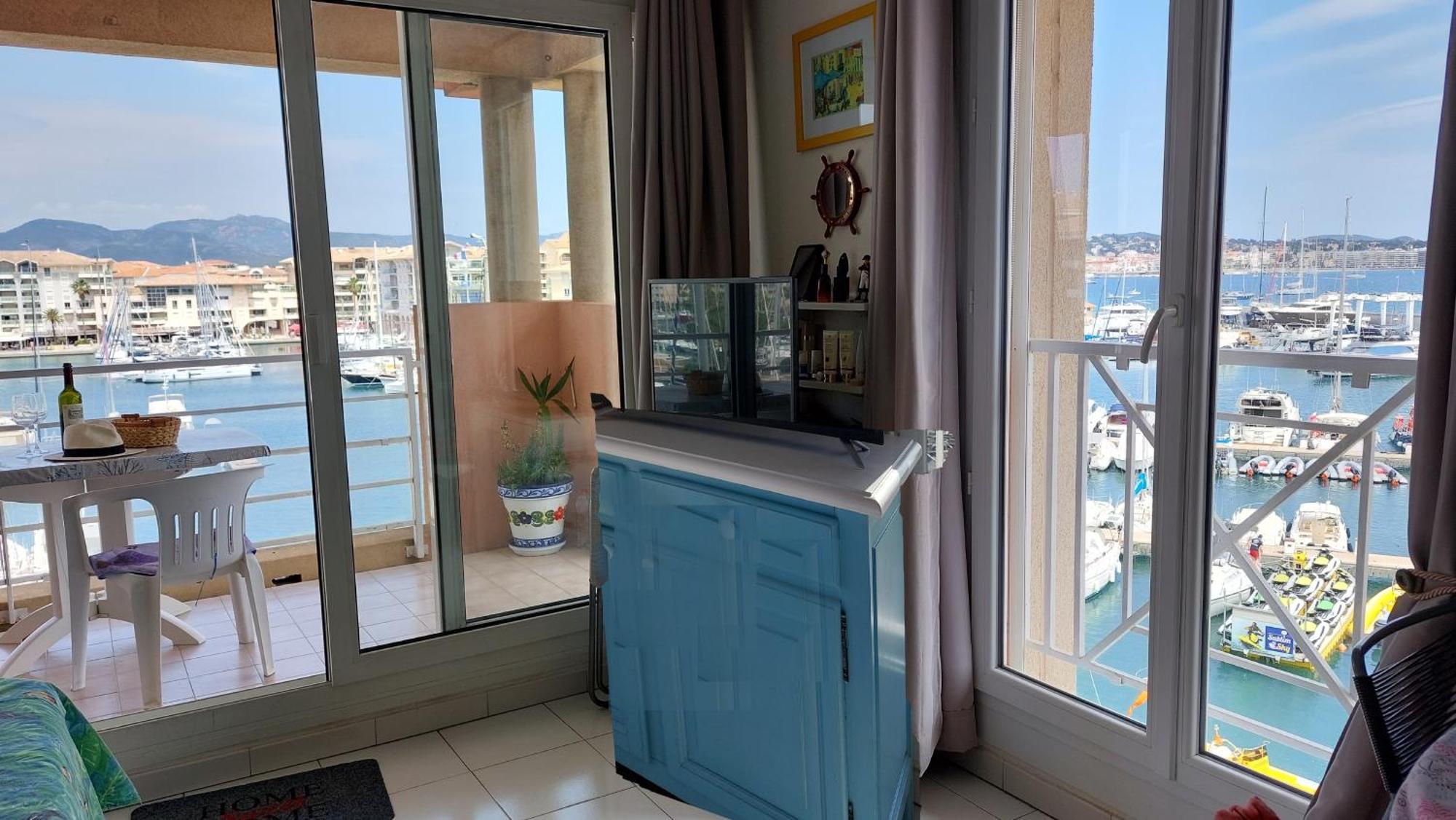 Boutique Apartment Hirondelle Port Frejus Exterior photo