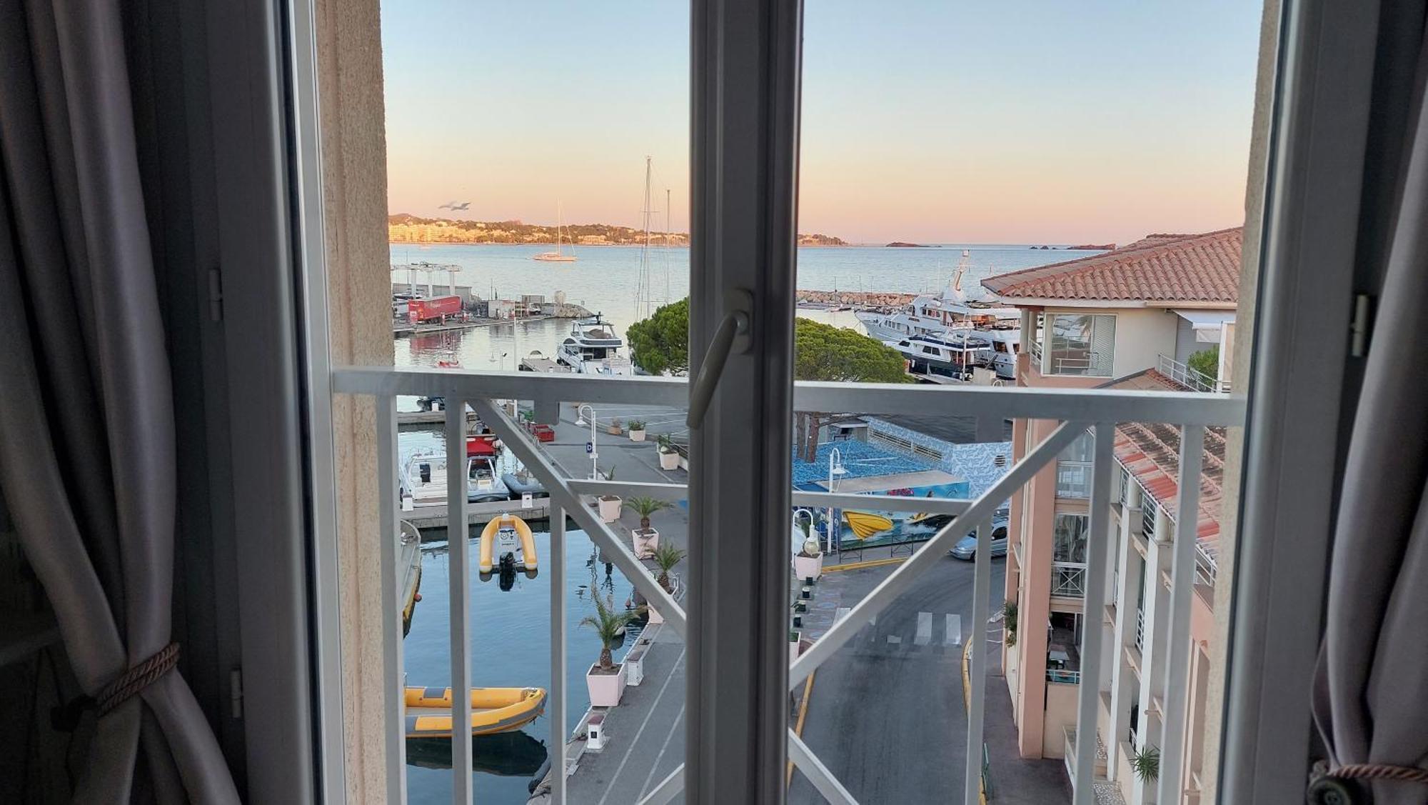 Boutique Apartment Hirondelle Port Frejus Exterior photo